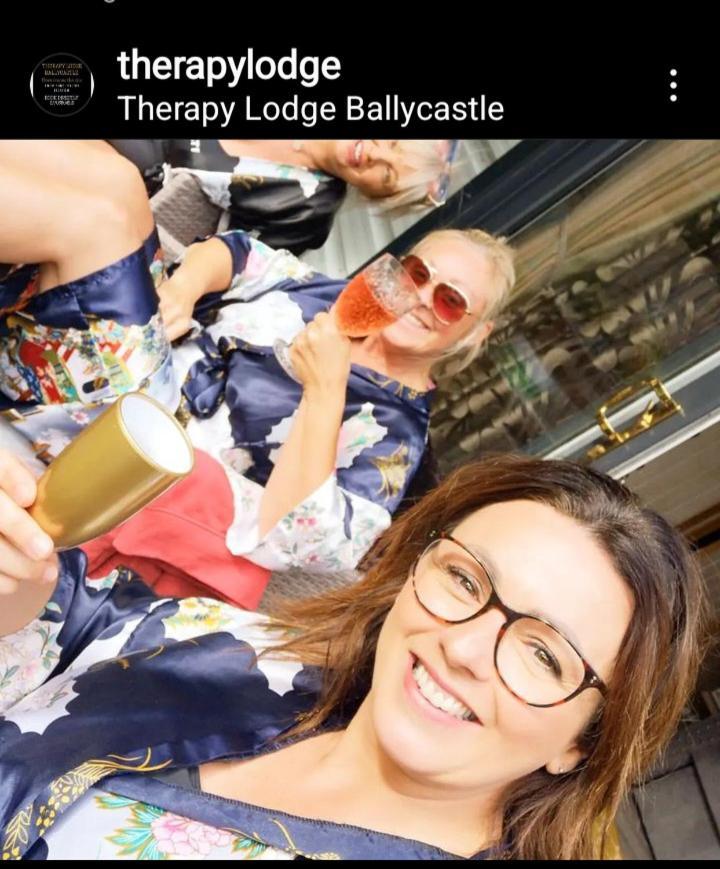 Therapy Lodge Ballycastle Exterior foto
